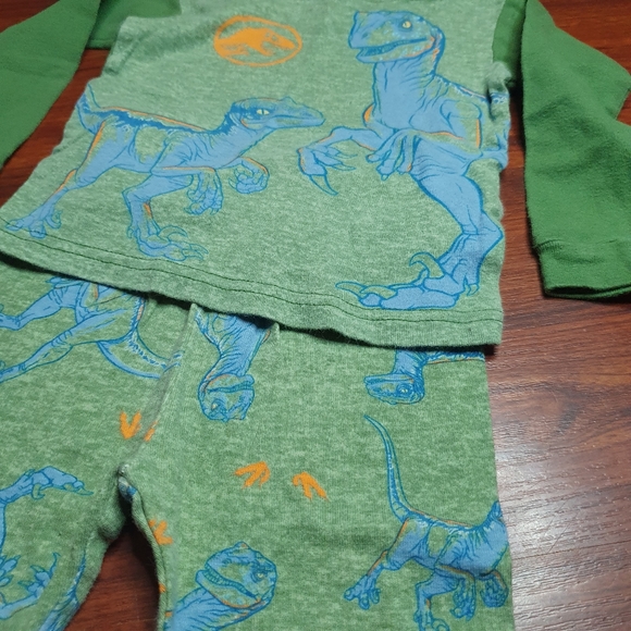 Jurassic world toddler pj set sz 2T green - Picture 2 of 3